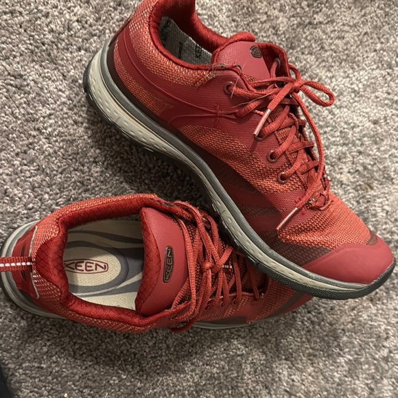 KEEN Red Athletic Shoes - Picture 4 of 5
